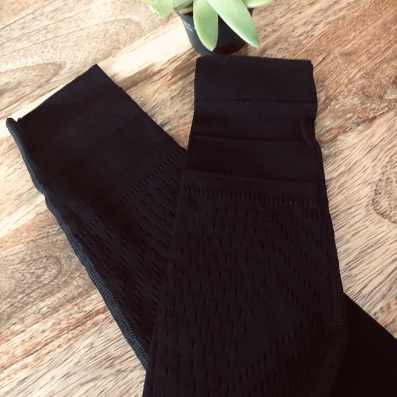 ✨ SOLD ✨ NWT Free People Movement Leggings - Small - Picture 5 of 10